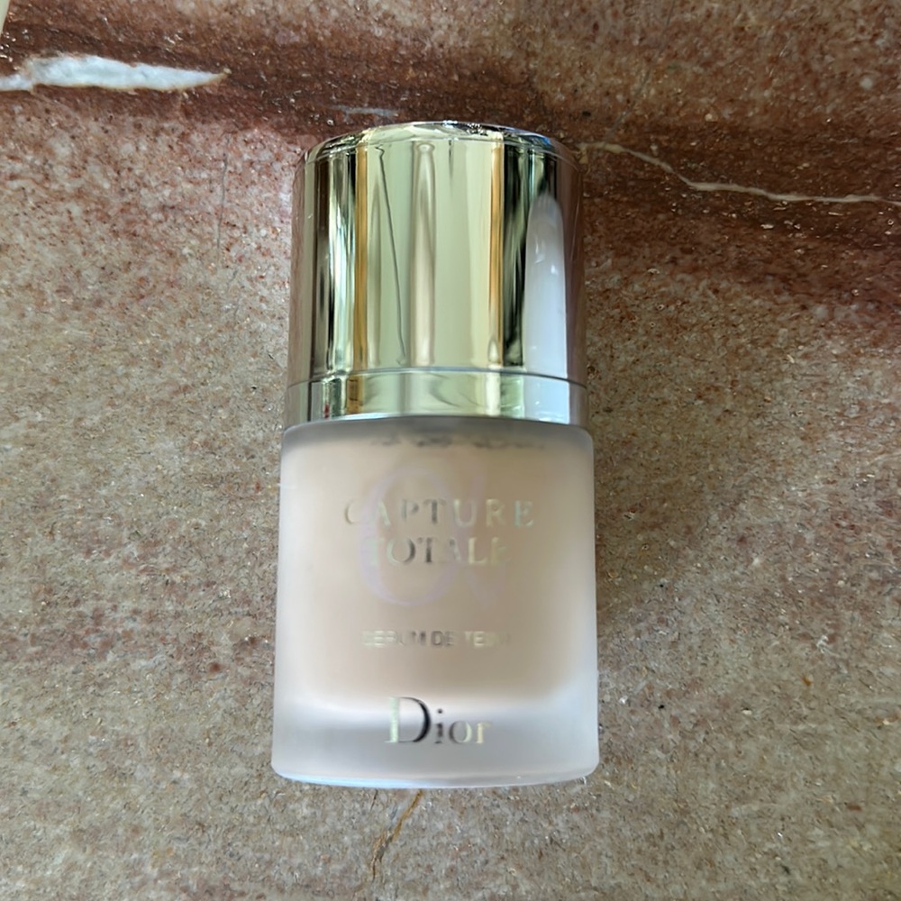 Dior Capture Totale Foundation 010 Used Twice